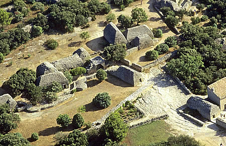 Lieu dit Les Savournins (alias "le village des bories") à Gordes (Vaucluse) - Carte postale.
