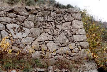 Mur en blocs de granite à Sablières (Ardèche) © Michel Rouvière
